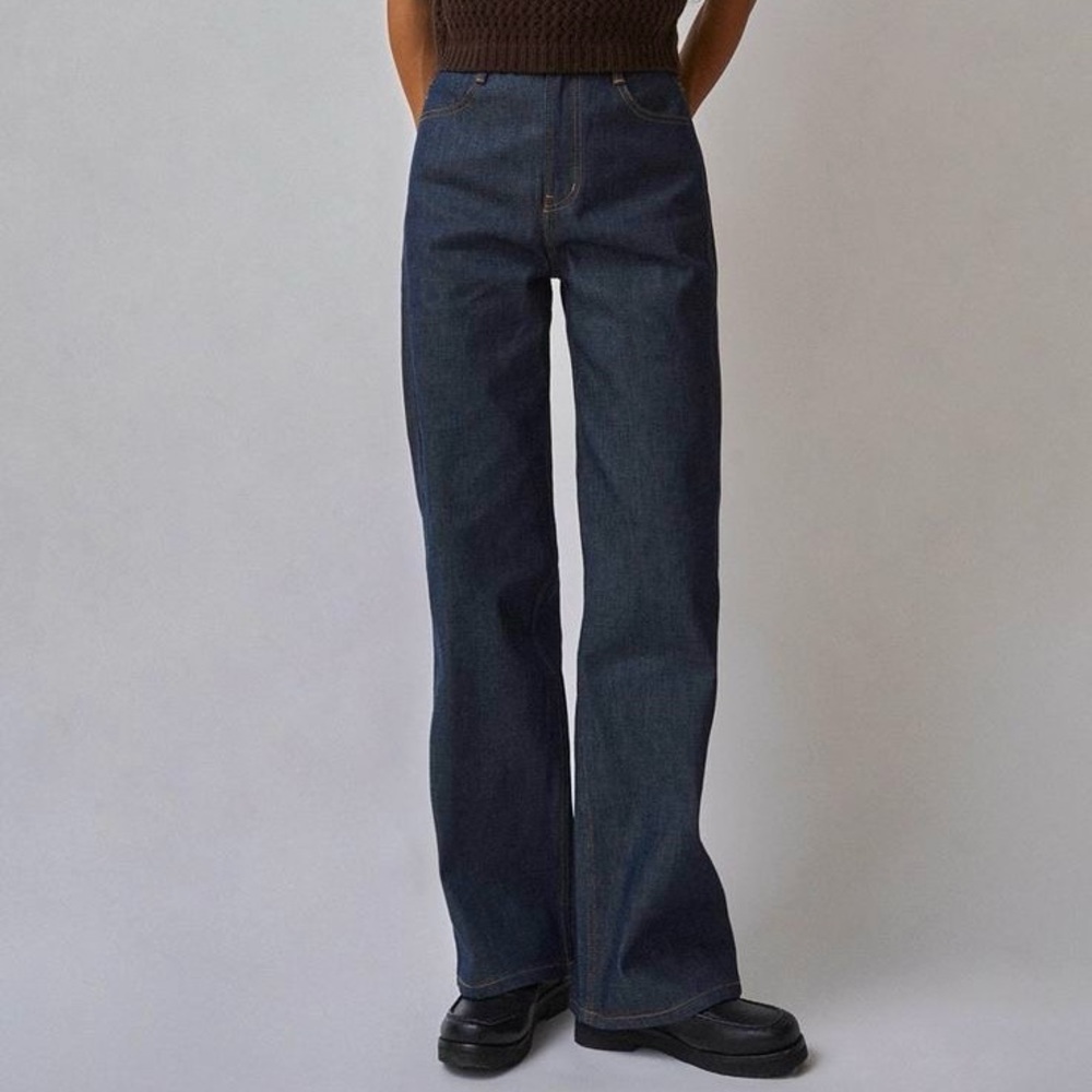 Vintage Dolce & Gabbana dark-wash bootcut jeans. 💙